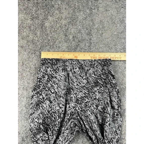 Lululemon Pace Breaker Shorts 9" Mens Small Lined Gray Splatter Soul Cycle Skull - Picture 9 of 10